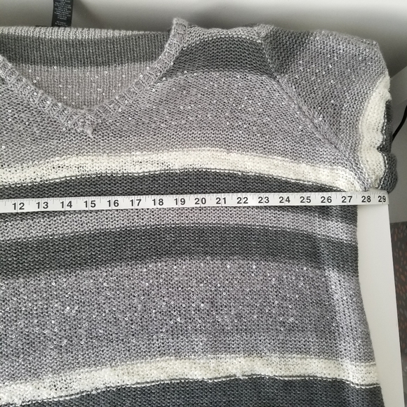 Lane Bryant Gray Cream Stripped Color block Sparkly Knit Sweater Size 26/28 - Picture 5 of 10